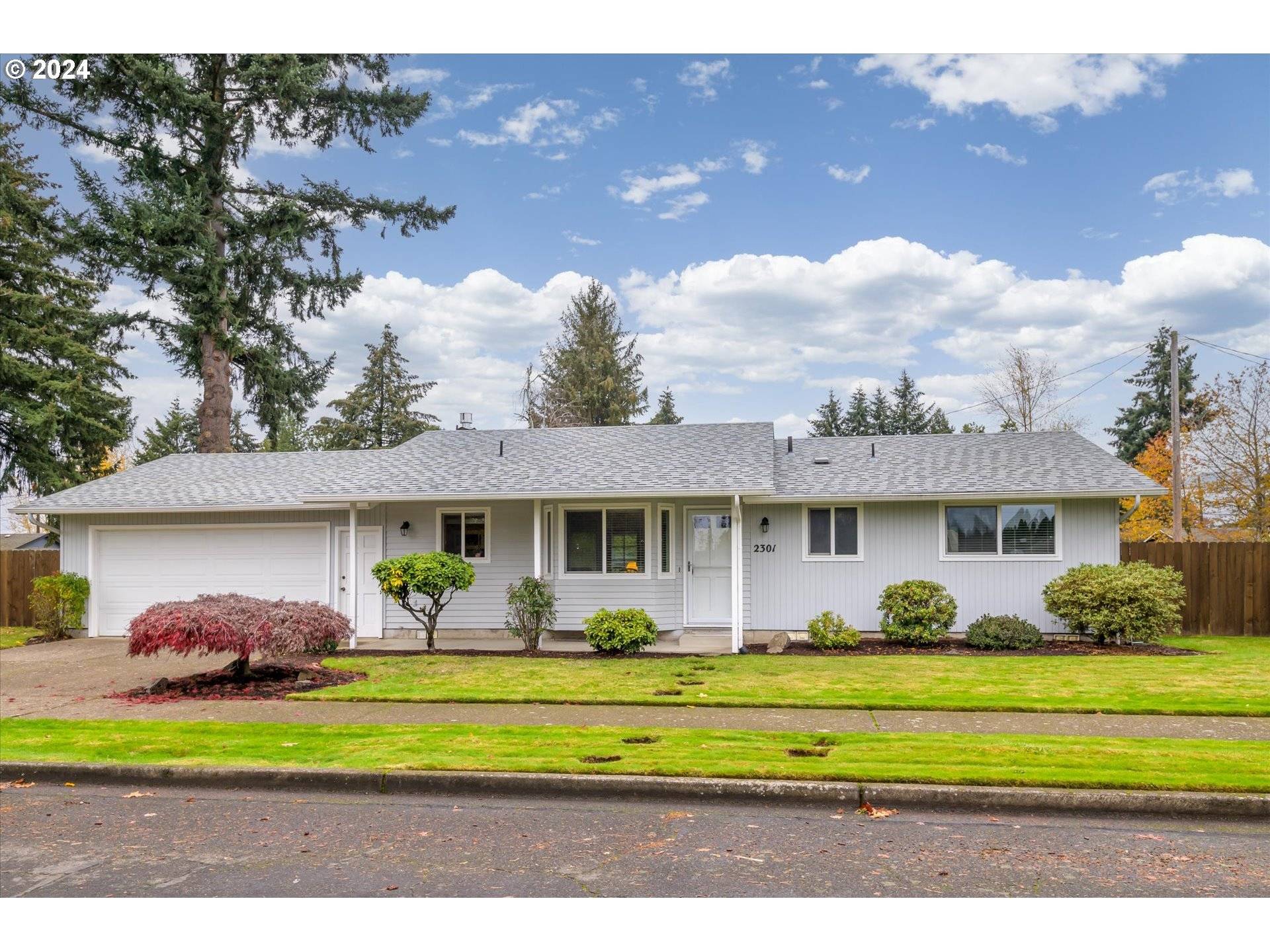 Eugene, OR 97408,2301 WILLONA DR