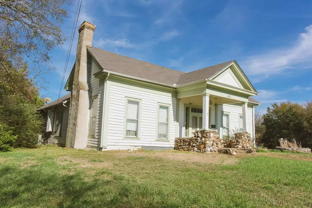 Ladonia, TX 75449,215 Paris Street