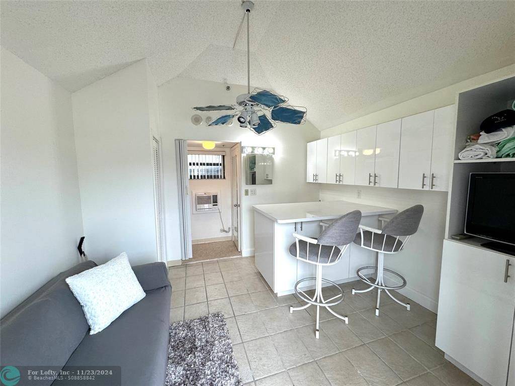 Hallandale Beach, FL 33009,300 Three Islands Blvd  #C11