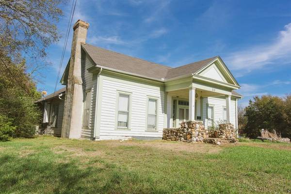 215 Paris Street, Ladonia, TX 75449