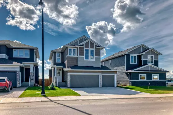 Chestermere, AB T1X 1Z7,628 West Lakeview Dr DR