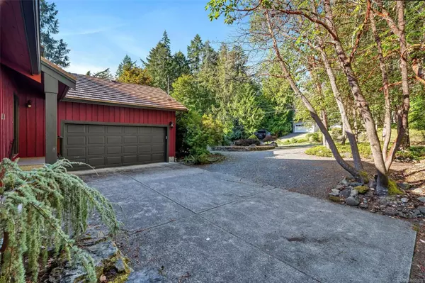 North Saanich, BC V8L 5K6,11325 Osprey Pl