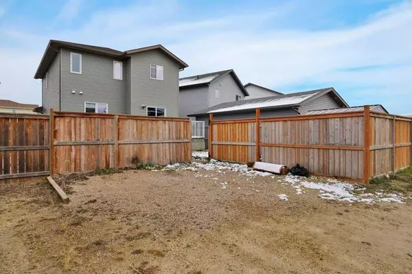 Blackfalds, AB T4M 0J6,28 Almond CRES