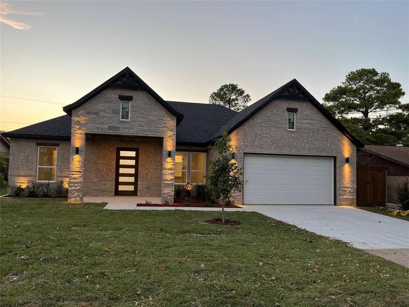 810 Cherry Laurel Lane, Arlington, TX 76012