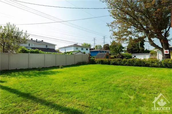 Ottawa, ON K1V 7H8,714 BUXTON CRES #A