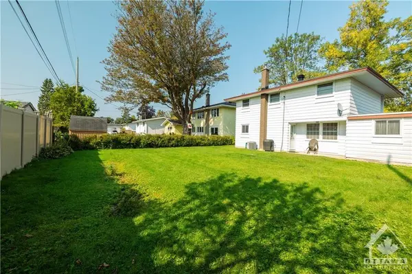 Ottawa, ON K1V 7H8,714 BUXTON CRES #A