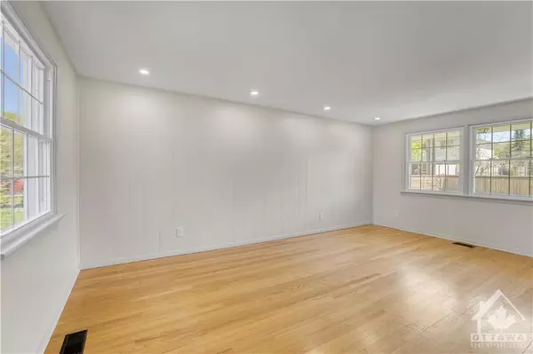 Ottawa, ON K1V 7H8,714 BUXTON CRES #A