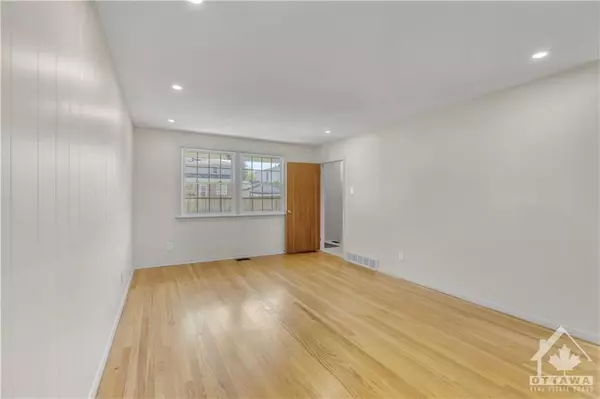 Ottawa, ON K1V 7H8,714 BUXTON CRES #A