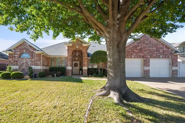 7701 Summer Glen Drive, Arlington, TX 76001