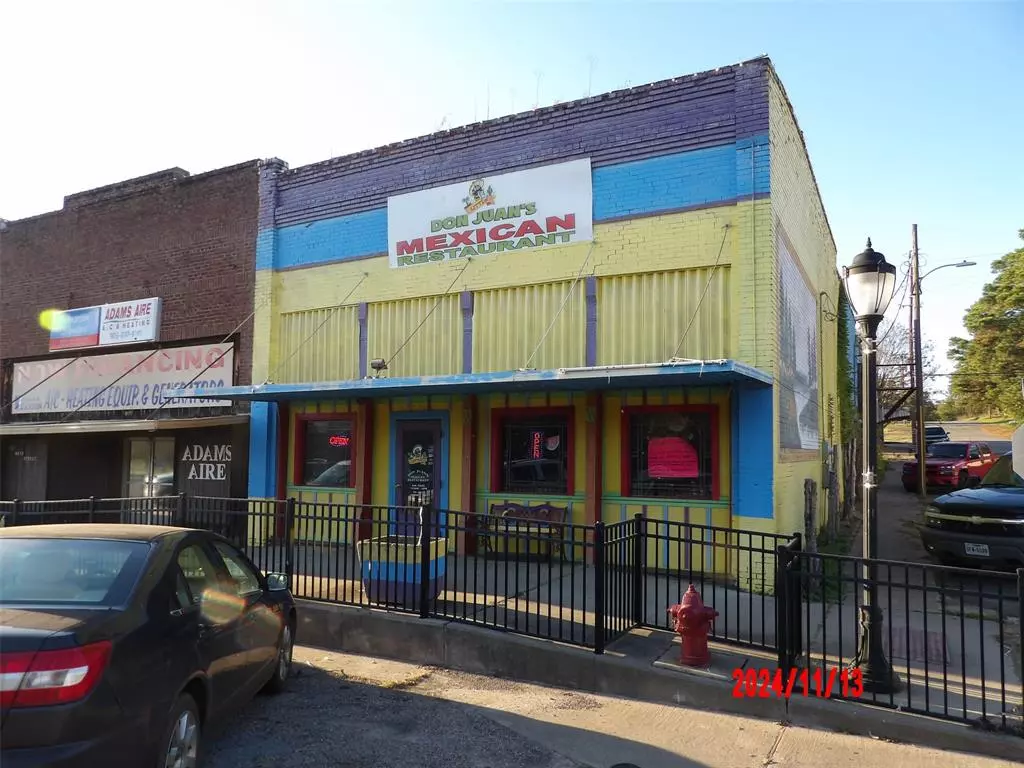 Naples, TX 75568,100 Main Street