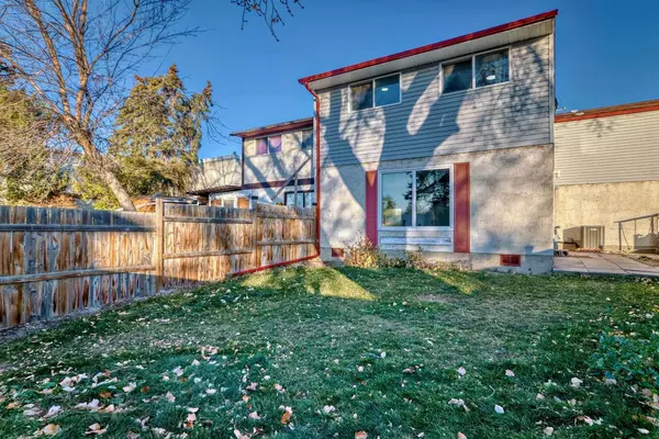 522 43 ST Southeast, Calgary, AB T2A 3E1