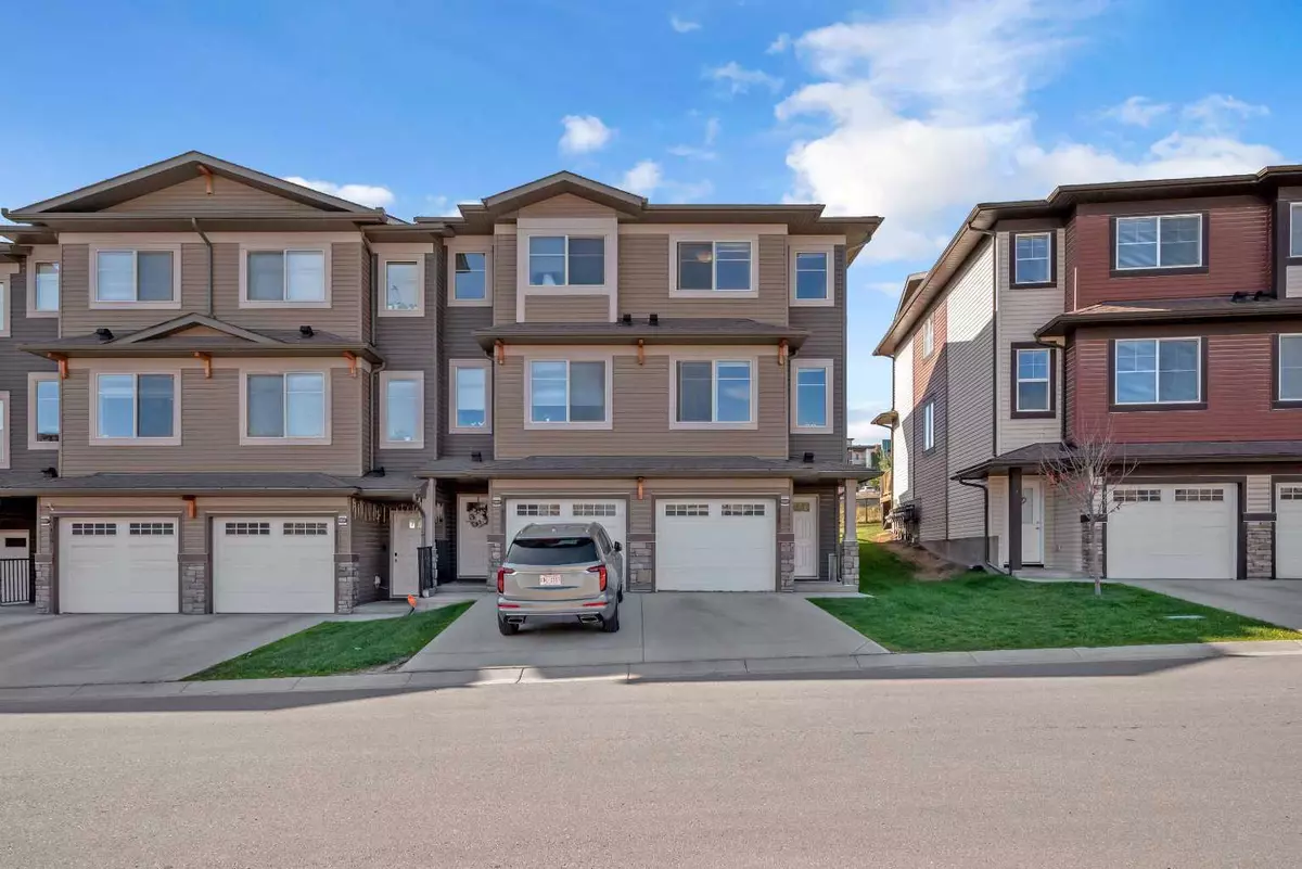 Calgary, AB T3R 0Z8,415 Sage Hill GRV NW