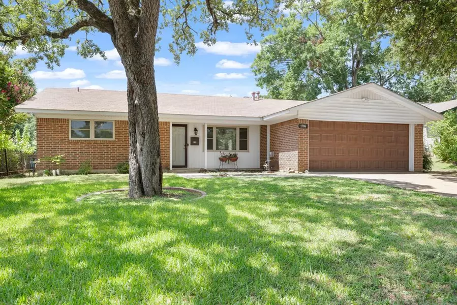 1706 Brooks Drive, Arlington, TX 76012