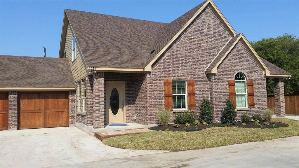 1032 Winscott Road, Benbrook, TX 76126