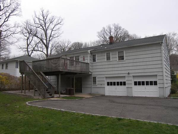 252 Matthews Dr, Newark City, NJ 07103