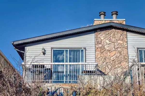 7006B Bowness RD NW, Calgary, AB T3B 0G4