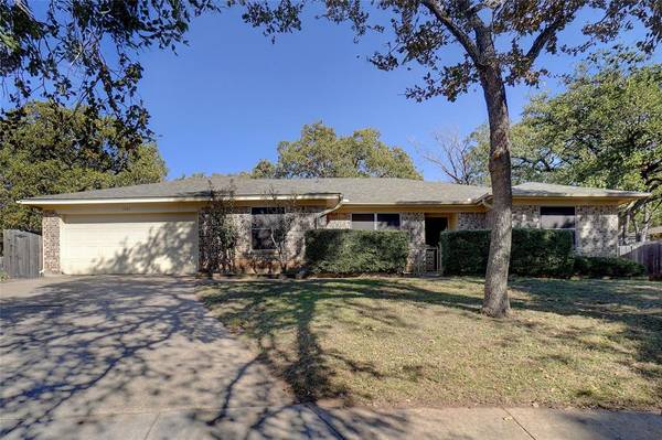 1621 Bent Oak Drive, Bedford, TX 76021