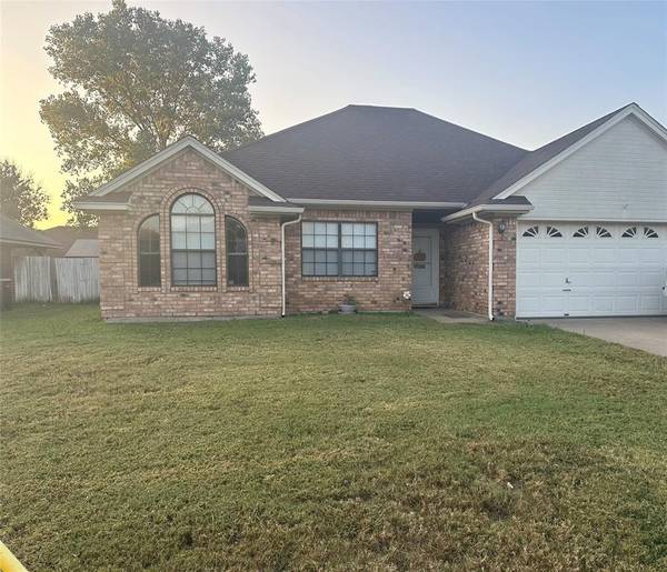 1525 Sunflower Lane, Granbury, TX 76048