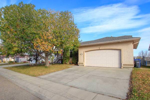 Red Deer, AB T4R 2V8,104 Darling CRES