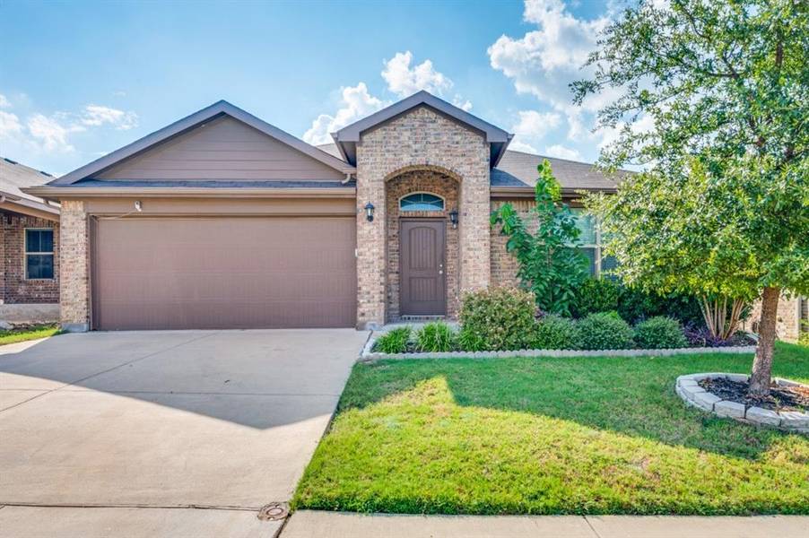 8429 Artesian Springs Drive, Fort Worth, TX 76131