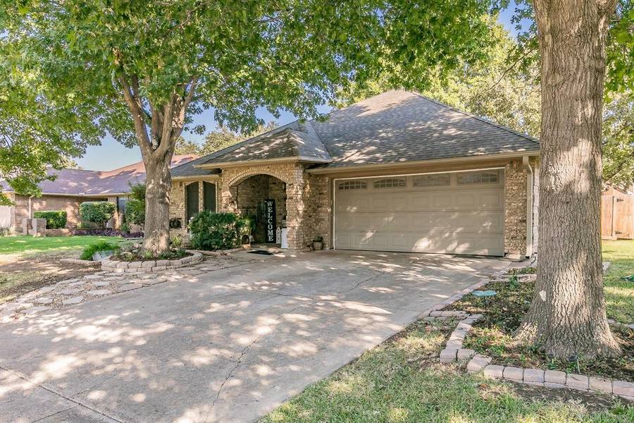 7413 Sean Drive, North Richland Hills, TX 76182