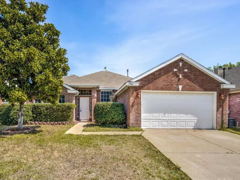 7703 Southbridge Lane, Arlington, TX 76002