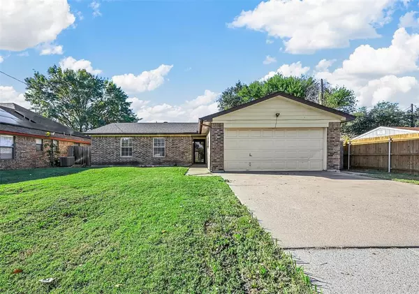 208 Freedom Lane, Arlington, TX 76002