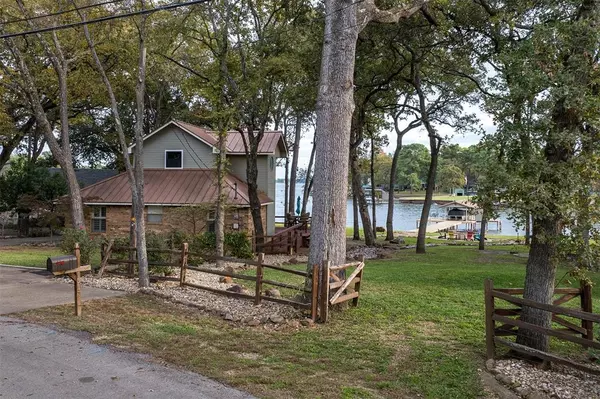 Tool, TX 75143,1517 Oak Shore Drive