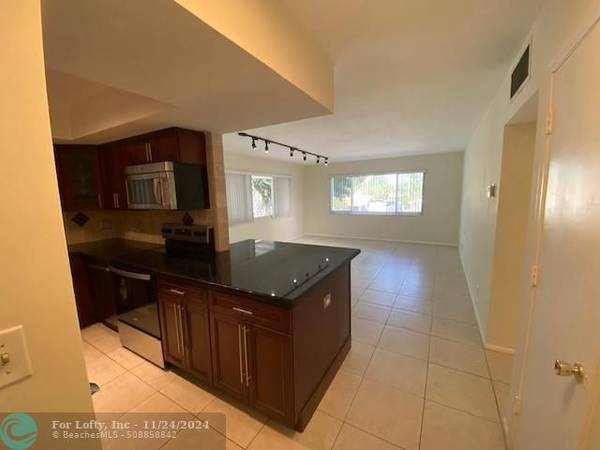 2624 NE 32nd St  #213, Fort Lauderdale, FL 33306