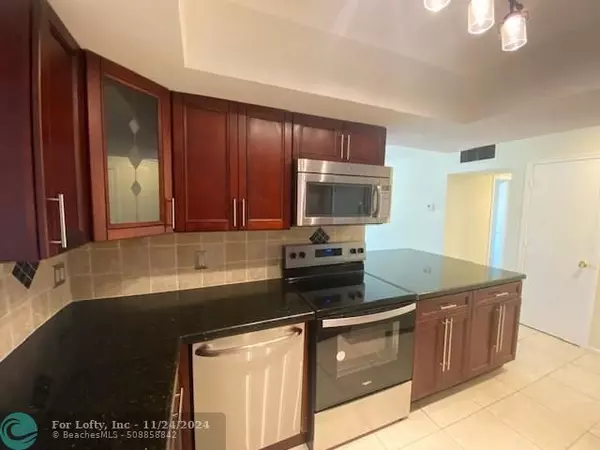 Fort Lauderdale, FL 33306,2624 NE 32nd St  #213