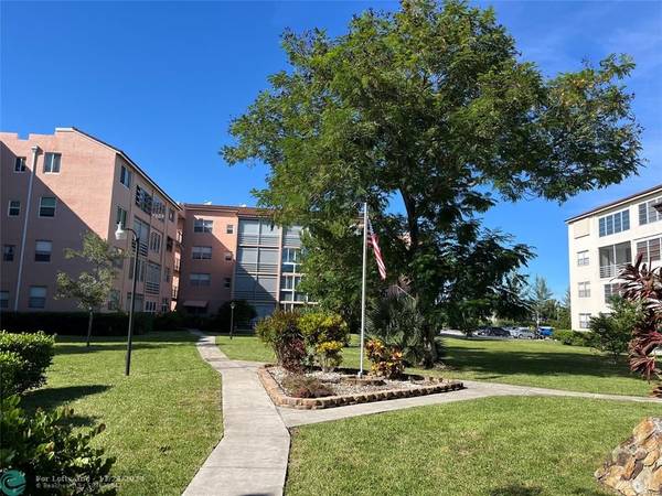 2841 Somerset Dr  #400, Lauderdale Lakes, FL 33311