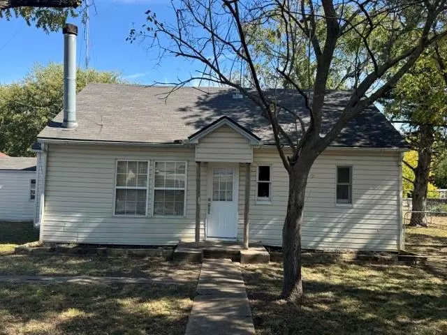 201 S Pearl Street, Trenton, TX 75490