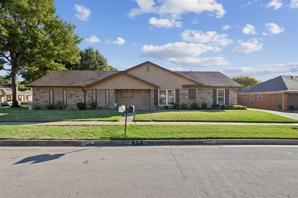 816 Blessing Cree Drive, Euless, TX 76039