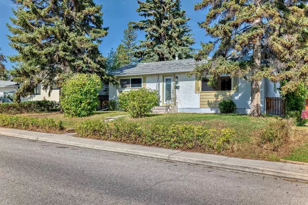 60 Springwood DR Southwest, Calgary, AB T2W 0K5