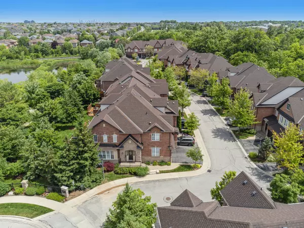 Oakville, ON L6H 7J2,300 Ravineview WAY #44