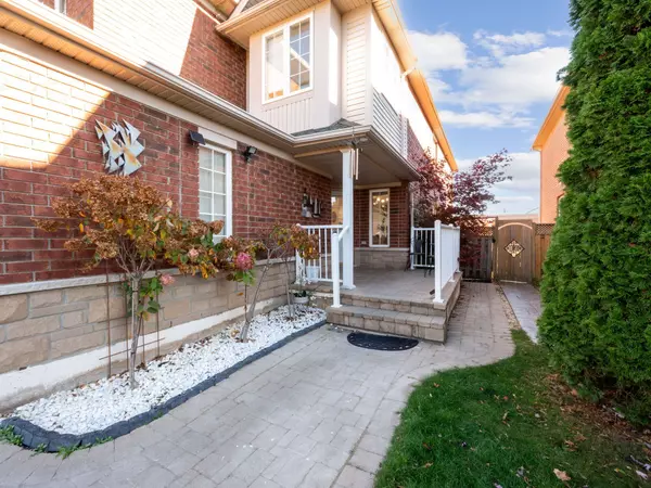 Oakville, ON L6M 5B1,2094 Redstone CRES