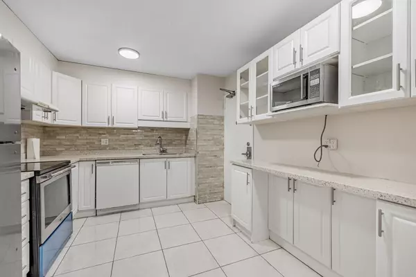 Mississauga, ON L5A 3S2,50 Mississauga Valley BLVD #314