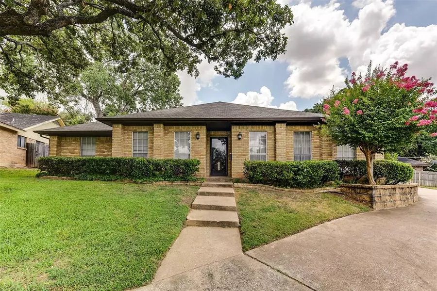 2633 Sunlight Drive, Arlington, TX 76006