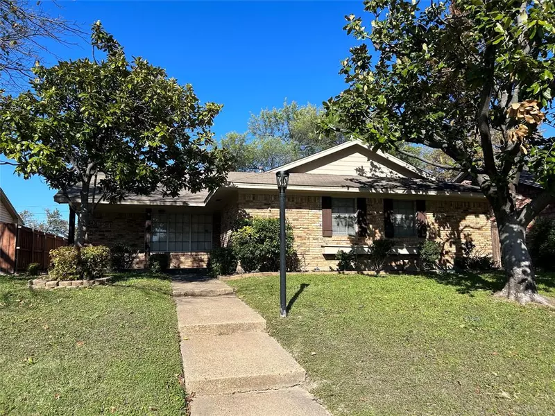 9121 Westglen Drive, Dallas, TX 75228