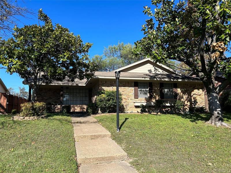 9121 Westglen Drive, Dallas, TX 75228