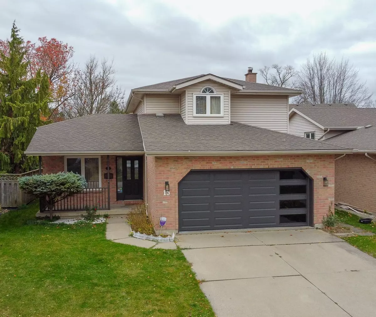 Chatham-kent, ON N7M 6G8,15 Turquoise CT