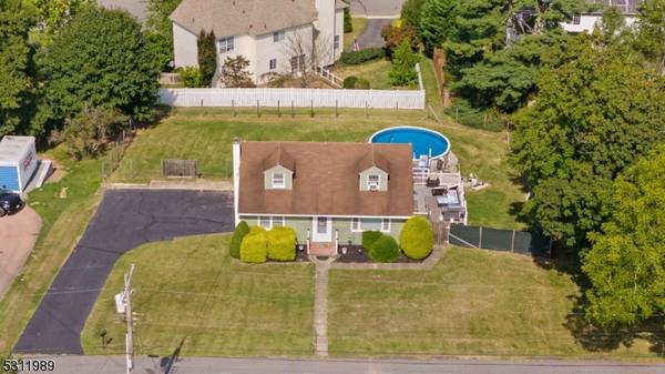 215 Hillcrest Dr, Milford Boro, NJ 08848