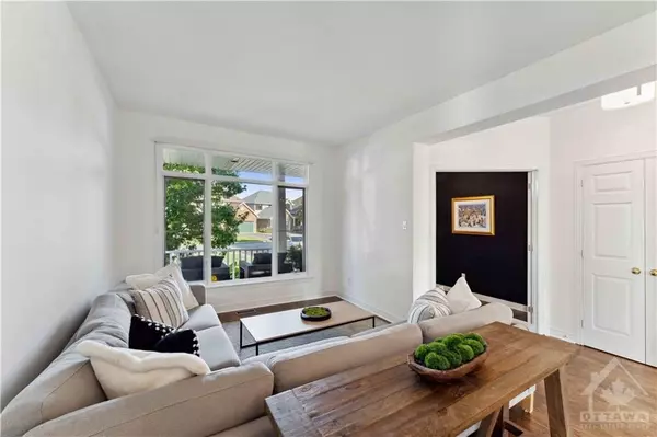 Ottawa, ON K1V 1T5,1027 RED SPRUCE ST