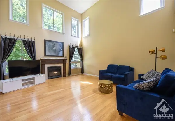 9 LEATHERWOOD CRES, Nepean, ON K2J 4X8