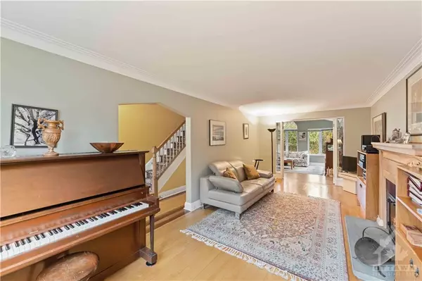 Ottawa, ON K1Y 2H1,278 BAYSWATER AVE