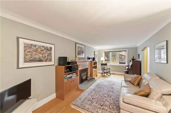 Ottawa, ON K1Y 2H1,278 BAYSWATER AVE