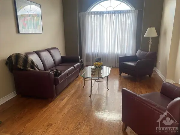 60 FOREST CREEK DR, Ottawa, ON K2S 1M3
