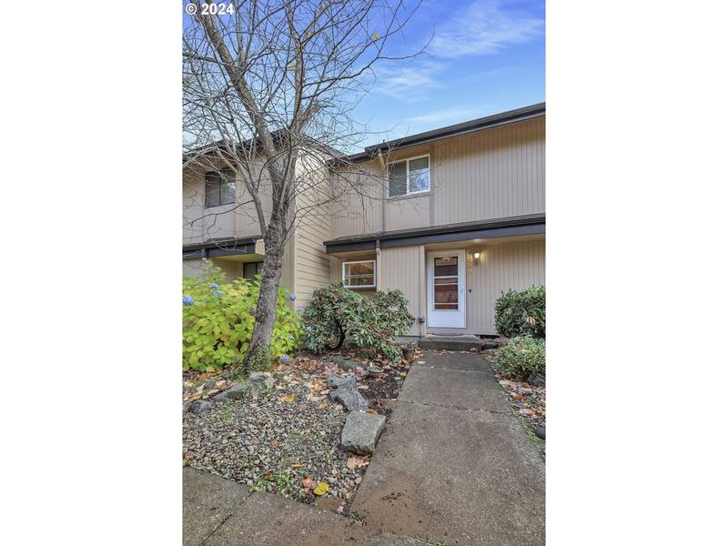 1494 FETTERS LOOP, Eugene, OR 97402