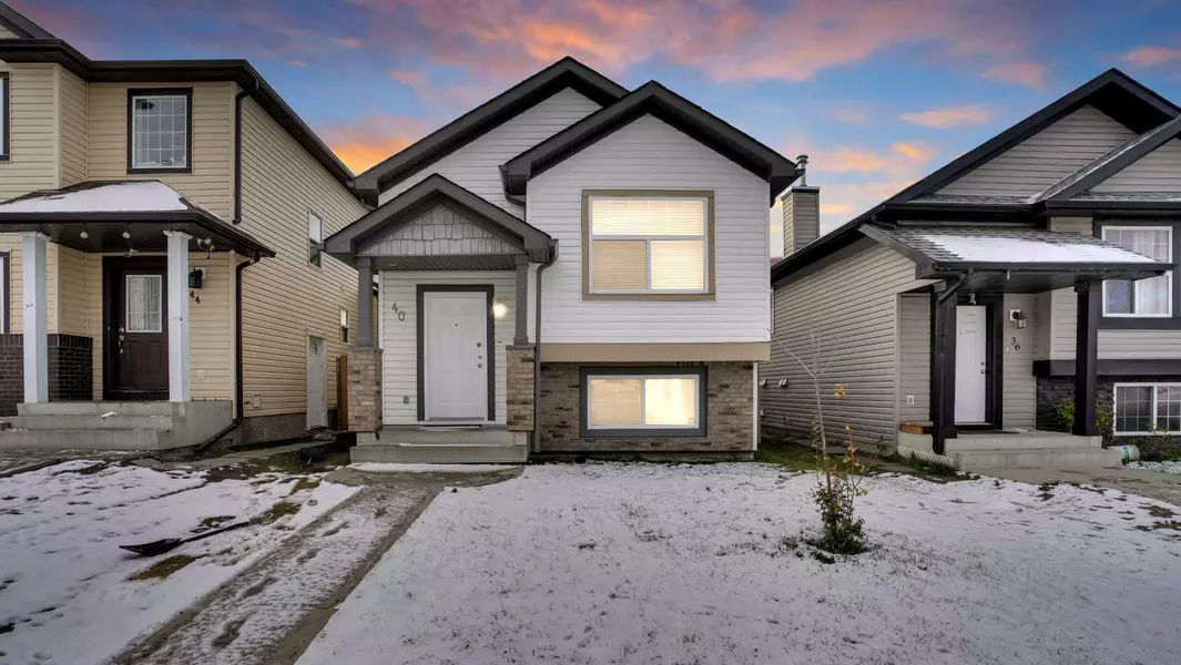 40 saddlefield RD Northeast, Calgary, AB T3J 4Z8