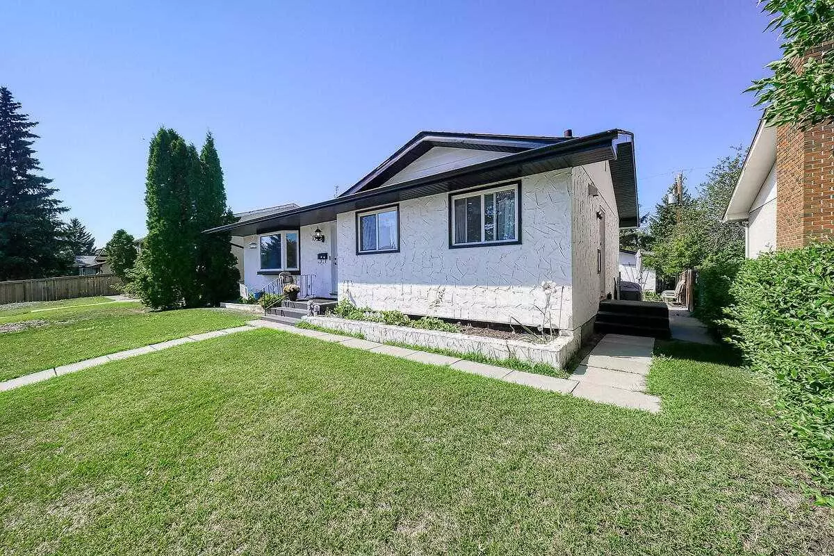 Calgary, AB T2J 3G1,1356 Lake Michigan CRES SE